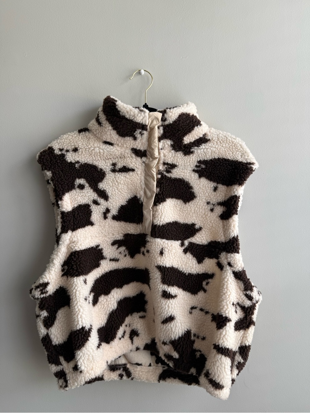 Plush Sherpa Cow-Print Vest - Cream & Brown